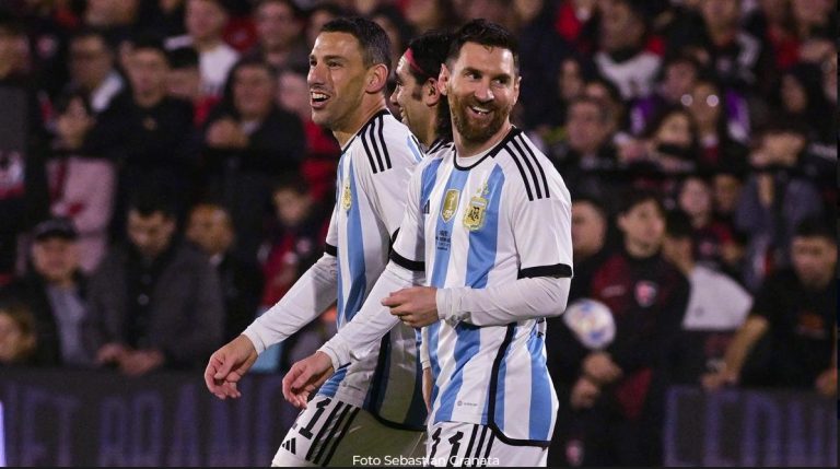 Maxi Rodríguez y Messi