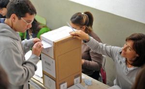 jovenes-votando