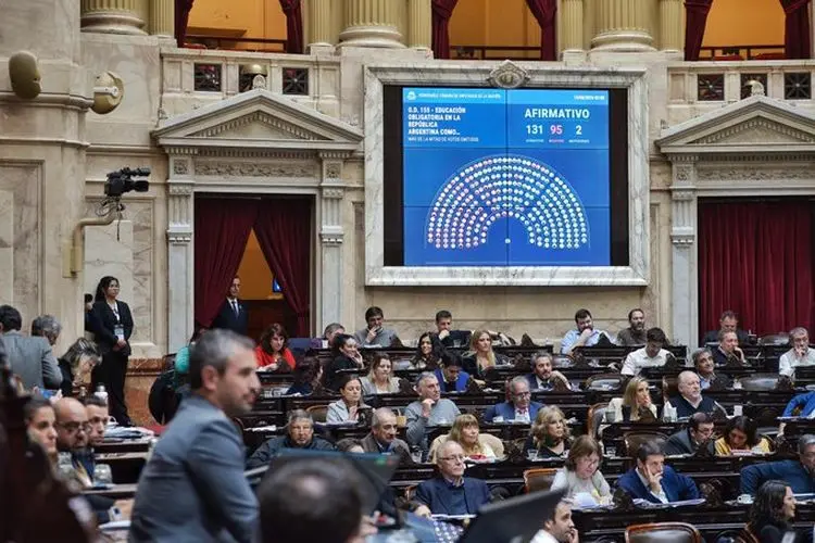 Recinto-Diputados-votacion-educacion-esencial