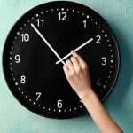 cambio-hora-invierno-verano-energia-ahorro-salud-sostenibilidad-bbva-e1635164719829