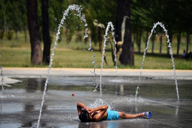 FRANCE-CLIMATE-WEATHER-HEAT